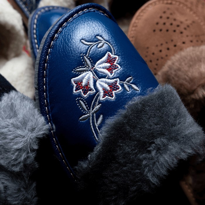 Pantofle regionalne damskie z kożuszkiem