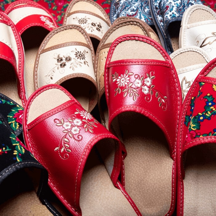 Pantofle regionalne skórzane damskie