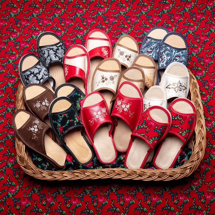 Pantofle regionalne skórzane damskie