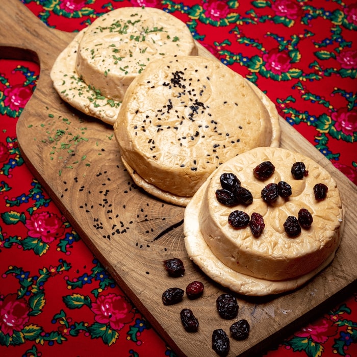 Bundz wędzony z przyprawami - do wyboru czarnuszka, czosnek niedźwiedzi, żurawina